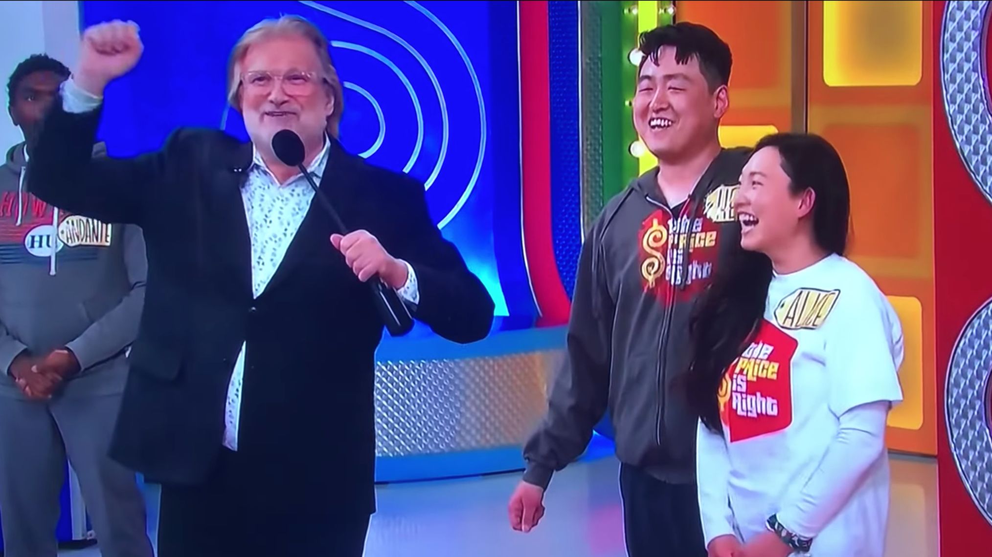 watch ‘the price is right’ contestant dislocates shoulder as he celebrates win (video)